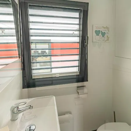 Floatinghouse Topas בית נופש *